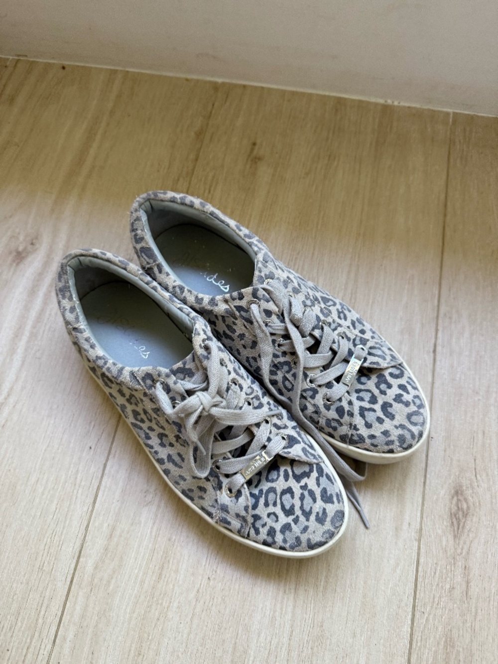 J/Slides leopard print sneakers Size 9